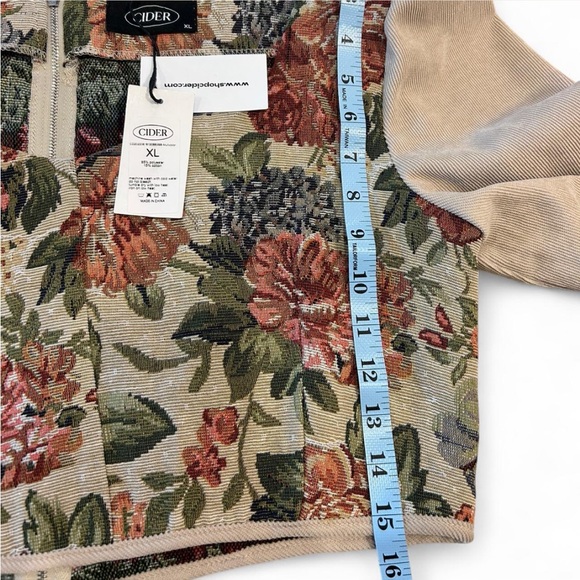 Cider Embroidered Floral Crop Top with Ling Sleeves and Zip Back Detail, XL - Picture 6 of 7
